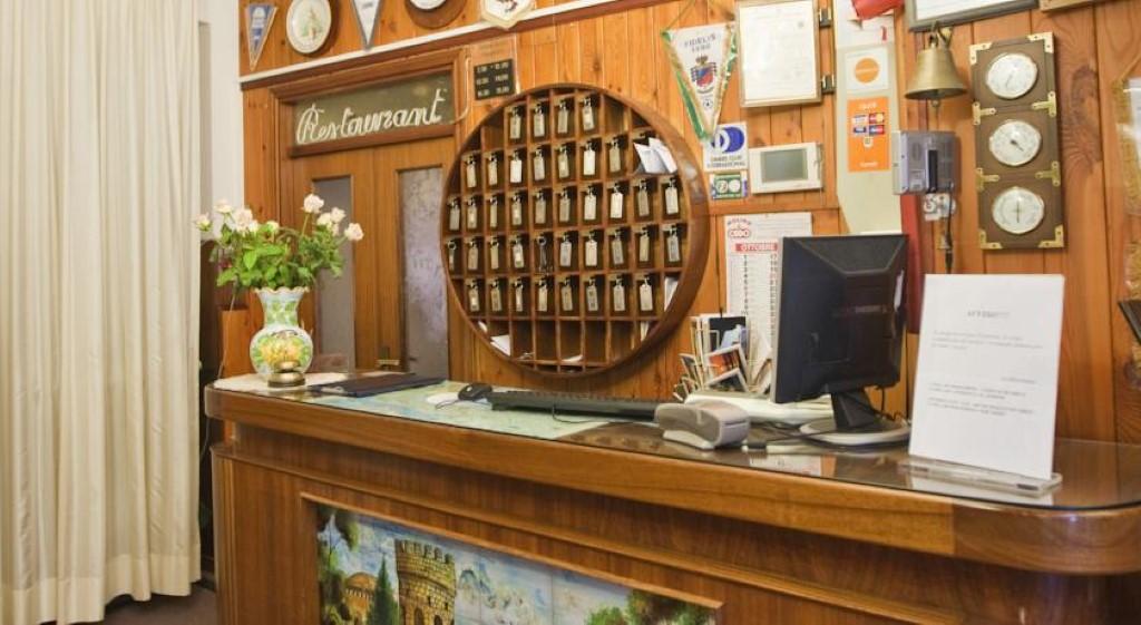 אריצ'ה Hotel Moderno מראה חיצוני תמונה